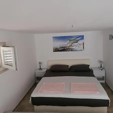 Under The Pine Apartment Milna (Brac)