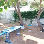 Under The Pine דירה *