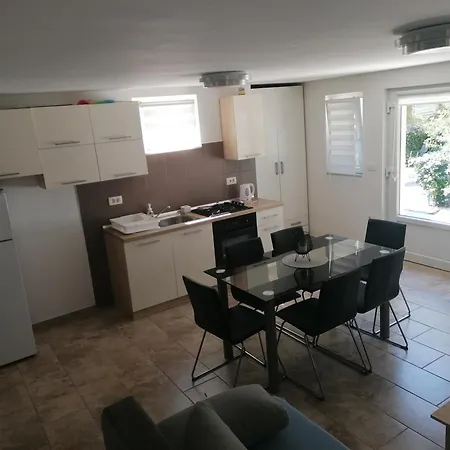 Apartman Under The Pine *