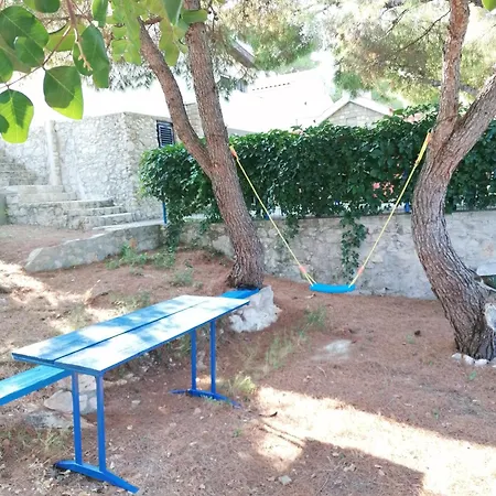 Under The Pine Apartman *